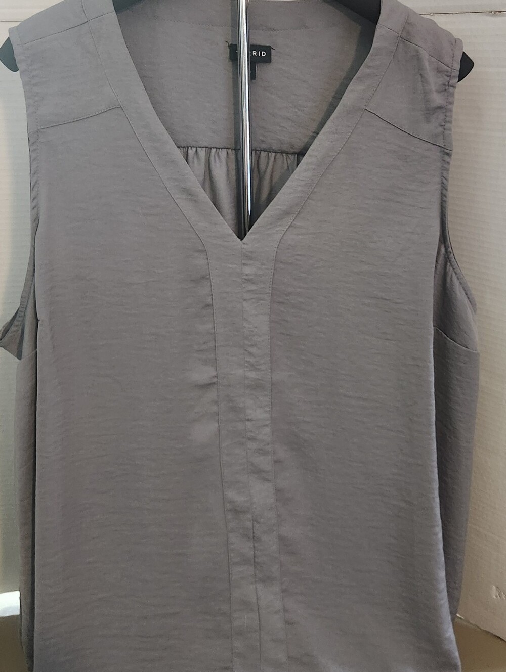 Torrid Sleeveless V-Neck Shell Top in Light Gray
